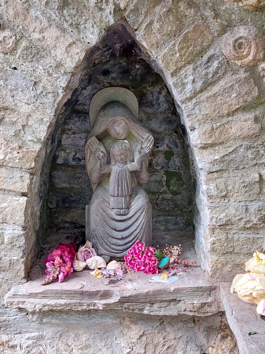 Avalon, Istenno Island