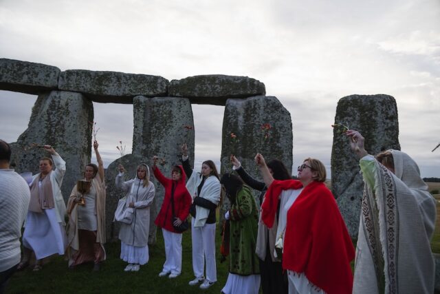 Grál Kódok - Spirituális Elvonulás Avalonban és Azon Túl, Stonehenge 2