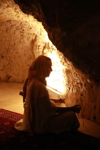 tiamat-sarkanyanya-spiritualis-utazas-abraham-profeta-barlangja2