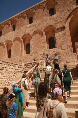 tiamat-sarkanyanya-spiritualis-utazas-safrany-kolostor3